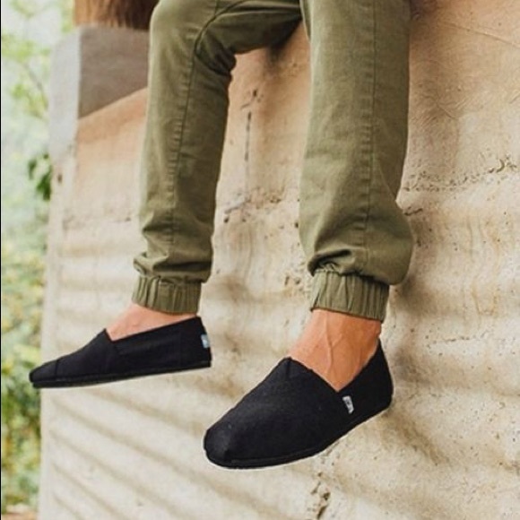 New Mens black Toms sz 10 - Picture 1 of 4